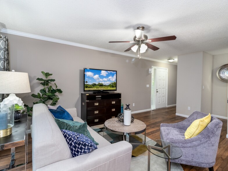 Spacious Living Room - Lakes of Northdale Apartments