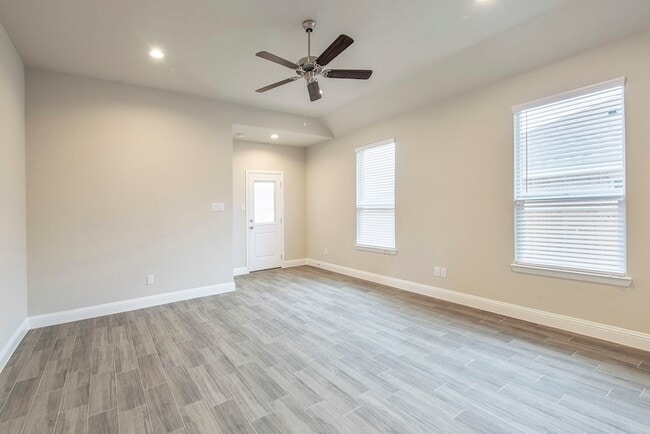 Building Photo - 2301 Ruff Rd