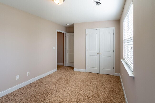 Building Photo - 1342 York Dr