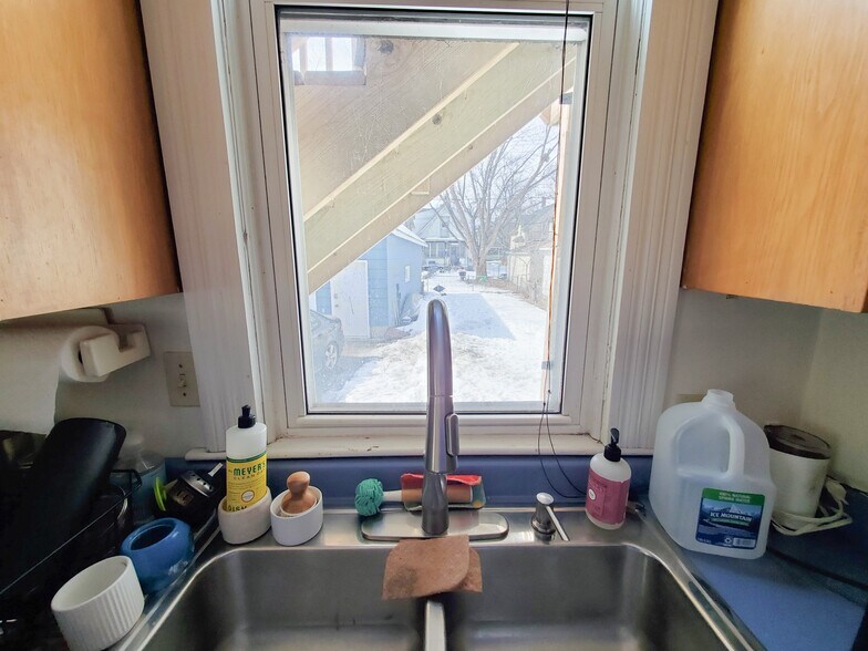 Kitchen - 373 Daly St