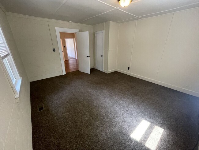 Building Photo - 1 Bedroom 1 Bathroom