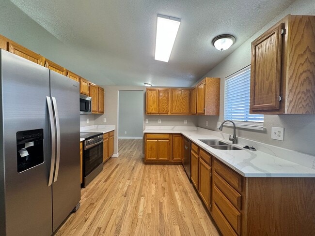 Building Photo - Updated 5 Bedroom Home