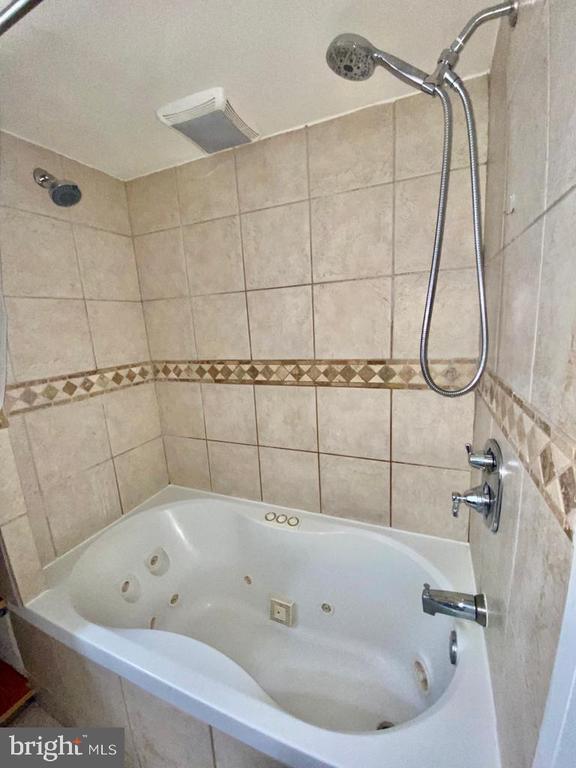 Building Photo - 2624 Redcoat Dr