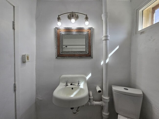 Building Photo - 739 Montez Pl