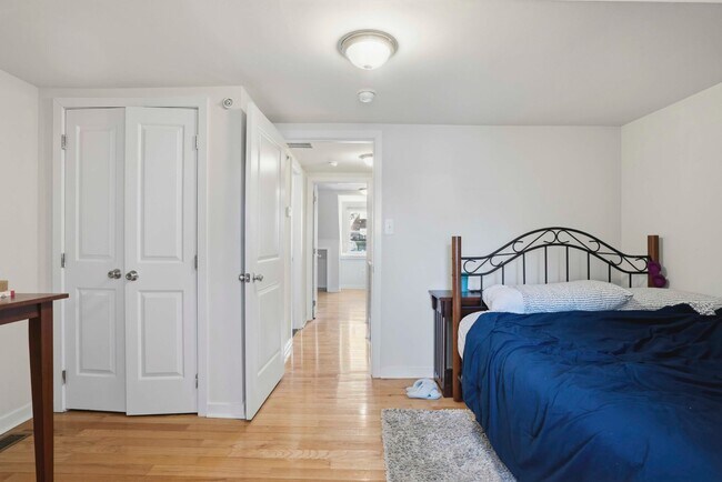 Building Photo - 520 S 4th St