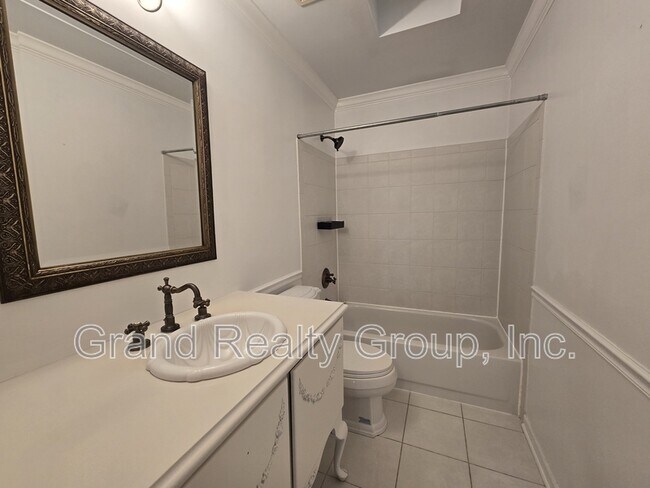 Building Photo - 217 Lexington Ct