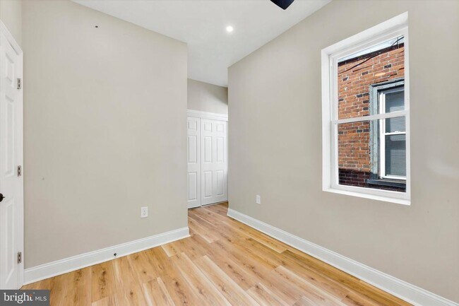 Building Photo - 5853 Cedar Ave
