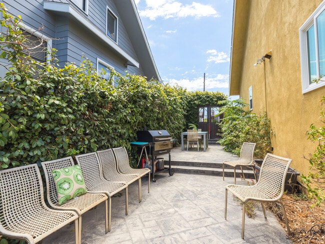 Building Photo - 416 Virginia St