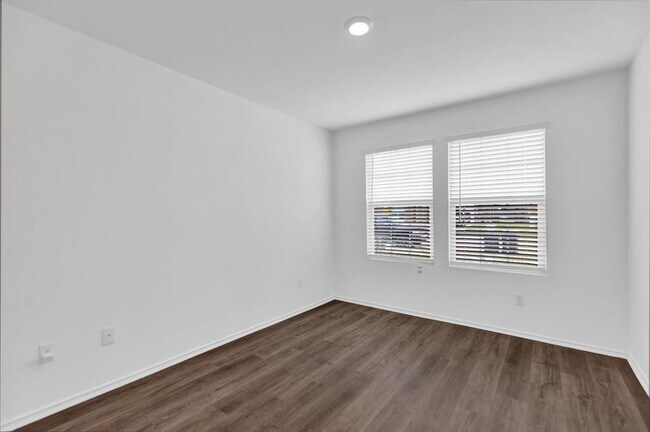 Building Photo - 332 Escondido Cir