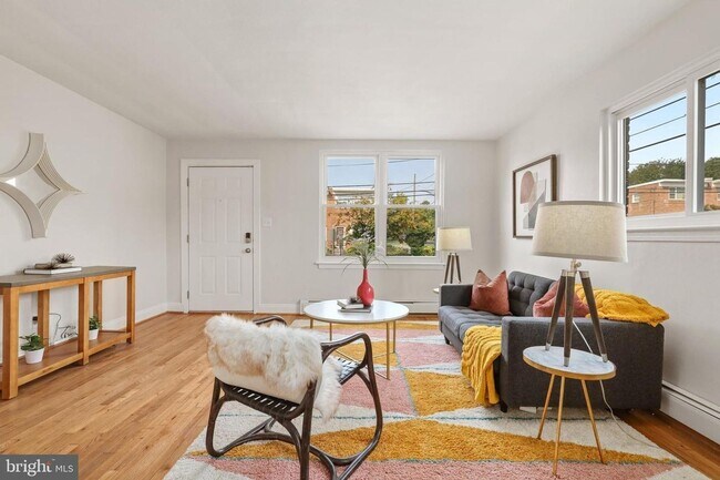 Building Photo - 5BR Home Near Takoma with Parking & Finished Lower Level