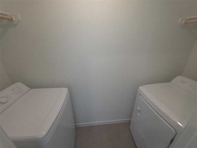 Building Photo - 26710 Sunrise Dr