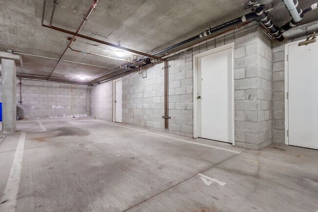 Building Photo - 926 S Leland St