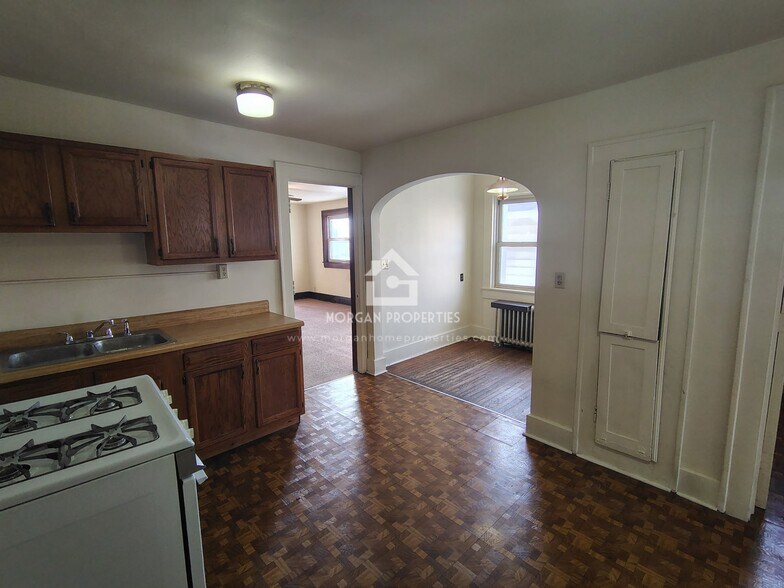 Building Photo - 330 E 12th St