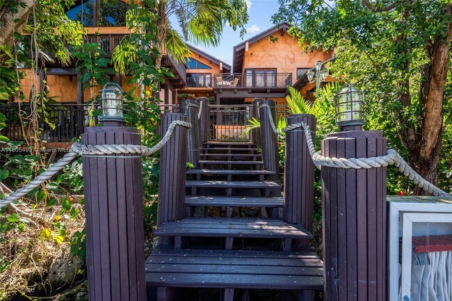 Building Photo - 6960 Mira Flores Ave