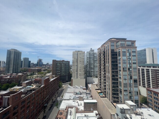 Building Photo - 400 W Ontario St