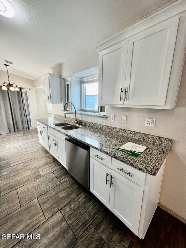 Building Photo - 10148 Red Vly