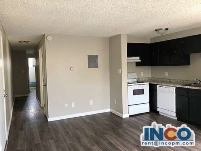 Building Photo - Convenient location! 1 bed 1 bath Apartmen...