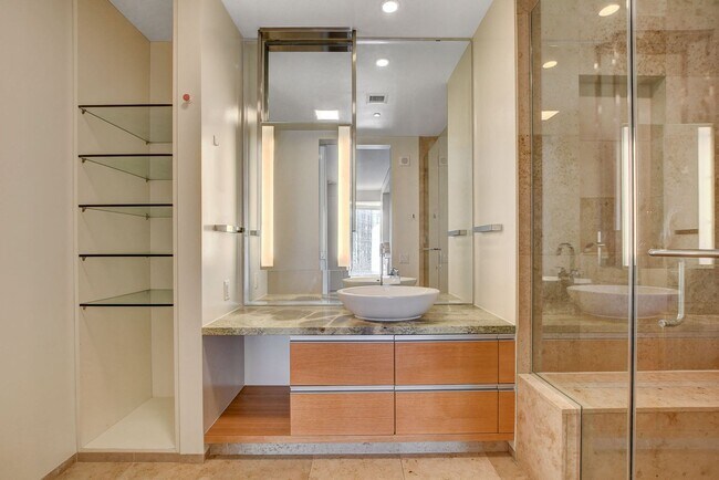 Building Photo - Veer Towers 1501E- 1Bd/1Ba Residence with Views of Waldorf Astoria/MGM/Airport