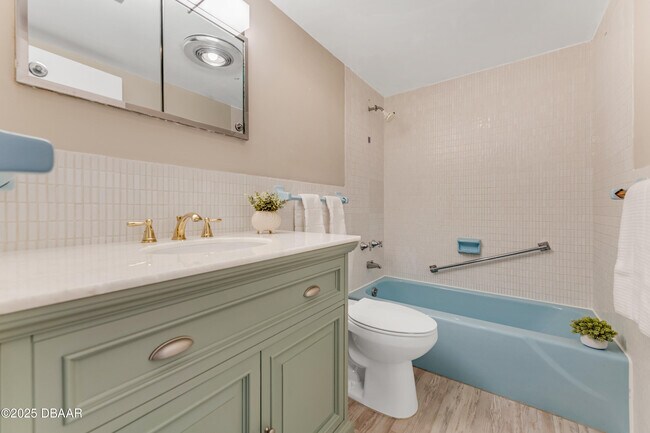 Building Photo - 1224 S Peninsula Dr