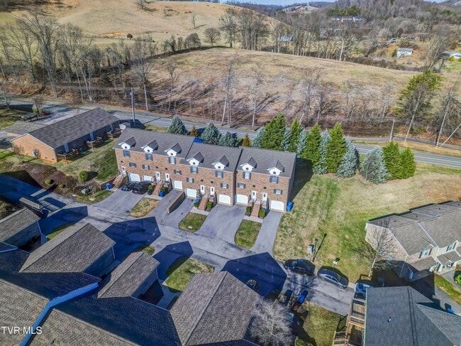 Building Photo - Worry free living, brick condo in Jonesborough!