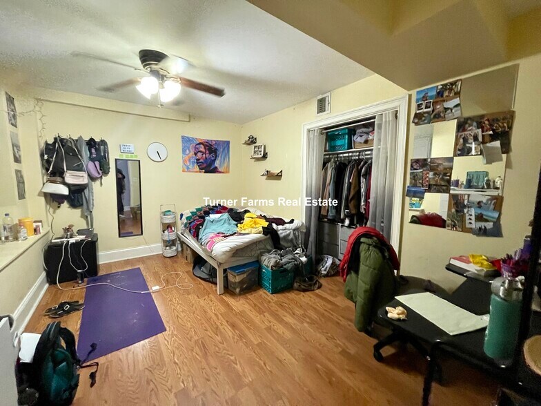 Building Photo - 731 Parker St