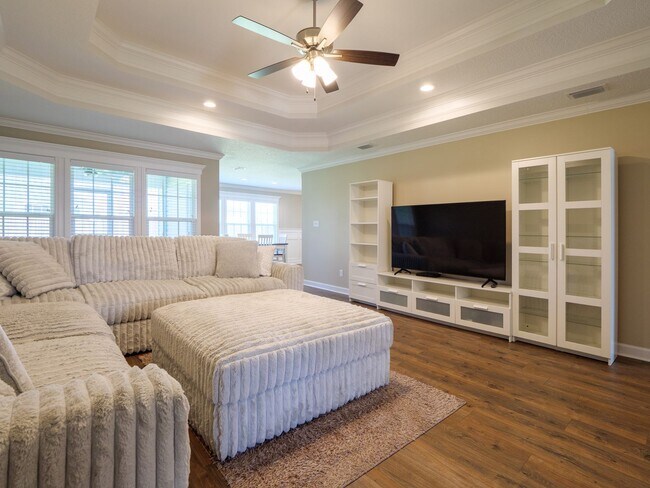 Building Photo - 3960 Landings Cir
