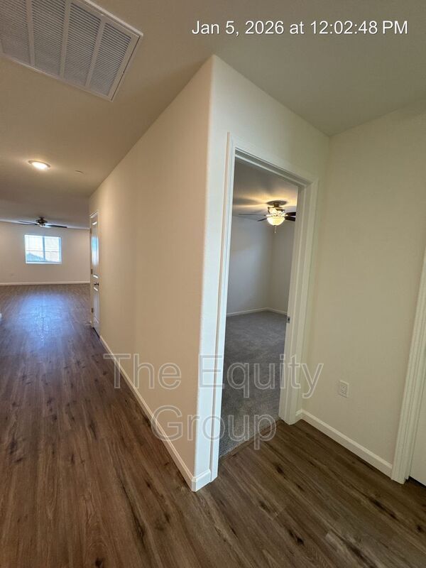 Building Photo - 7064 W Wren Ave