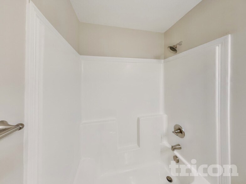 Building Photo - 633 Battery Ct