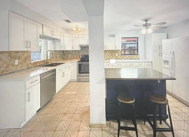 Building Photo - 3813 NE 16th Terrace