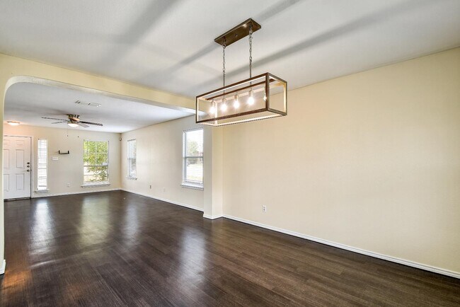 Building Photo - 410 Cardinal Way