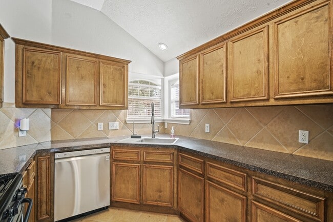 Building Photo - 24307 Silver Maple Dr