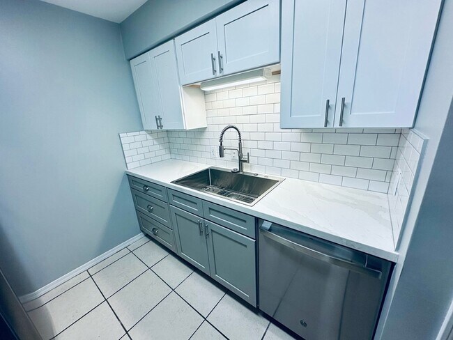 Building Photo - 500 Lincoln St