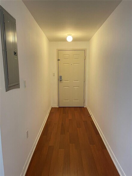 Building Photo - 115 SW 11th St