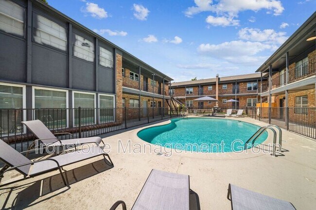 Building Photo - 3165 E 49th St