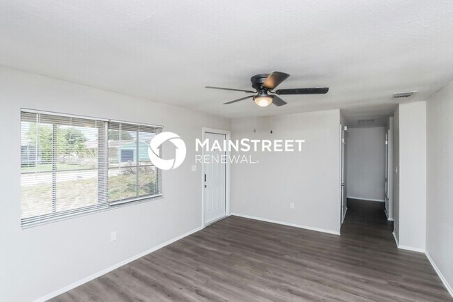 Building Photo - 3 Bedroom Pet-Friendly Home in MERRITT ISLAND, FL with Main Street Renewal