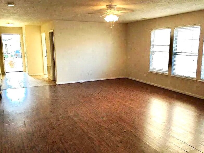 Building Photo - 2317 Lonan Ct
