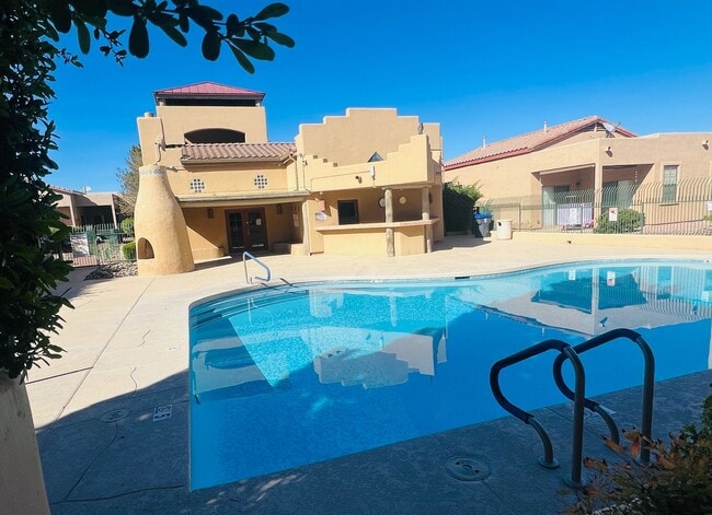 Building Photo - TOWNHOME - COTTONWOOD - HOA Cottonwood Square Commons