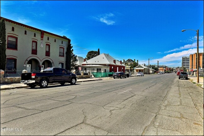 Building Photo - 615 Arizona Ave