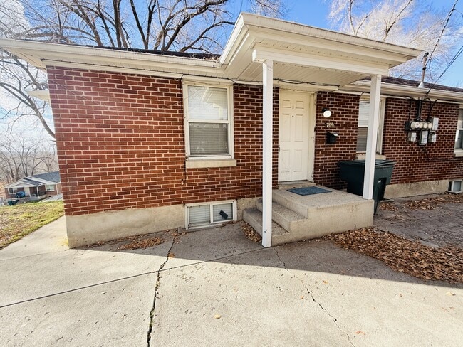 Building Photo - 709 Darling St