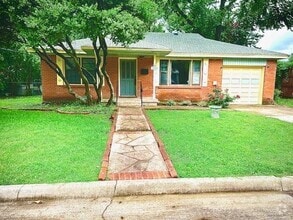 Building Photo - 1103 L Ave