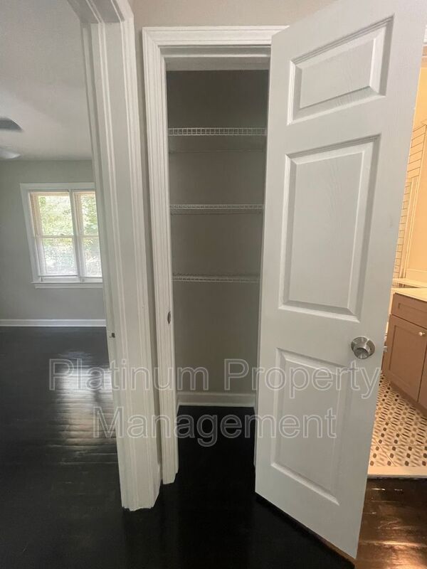 Building Photo - 3485 Maplehurst Dr