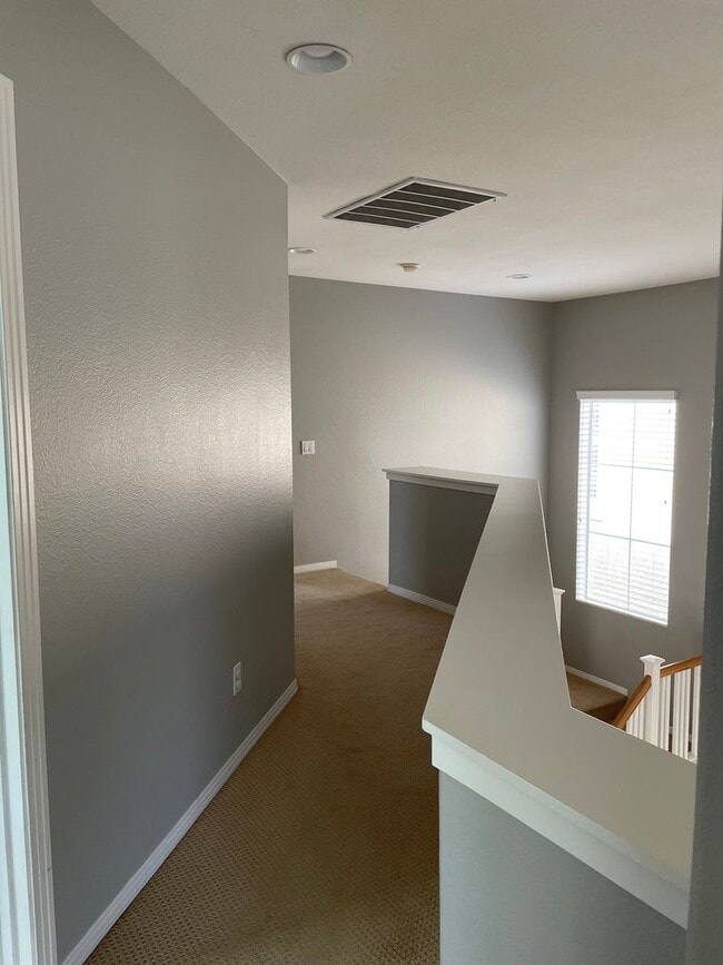 Building Photo - Beautiful 4 Bdrm, 2.5 Ba, Two story 1,912 ...