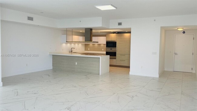 Building Photo - 17301 Biscayne Blvd