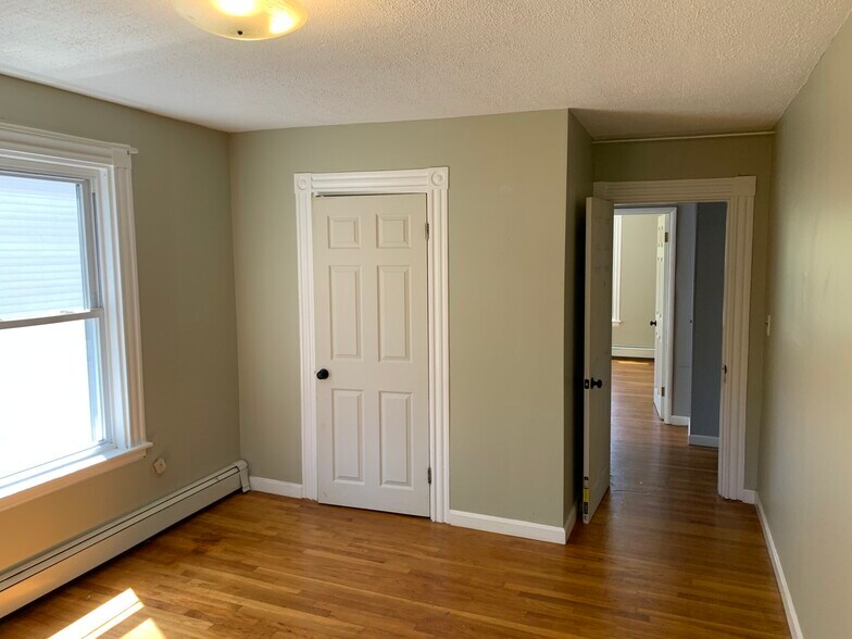 Building Photo - 7 High Street Pl