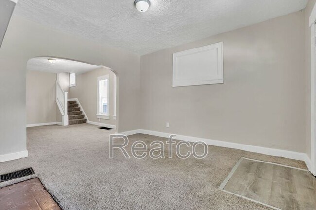 Building Photo - 498 N Champion Ave