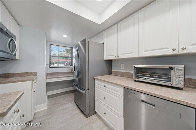 Building Photo - 1025 Rockledge Dr