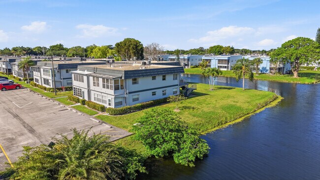 Building Photo - 384 Saxony Trail