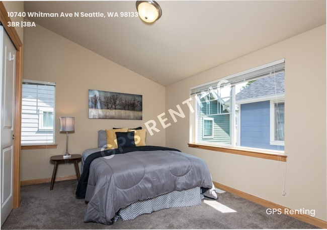 Building Photo - Beautiful Bed 3, Bath 3, home!