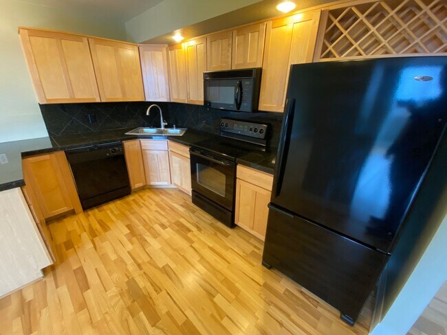 Building Photo - Amazing Condo with Beautiful Mountain and City Views!