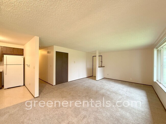 Building Photo - 2BD/1BA West Olympia Duplex